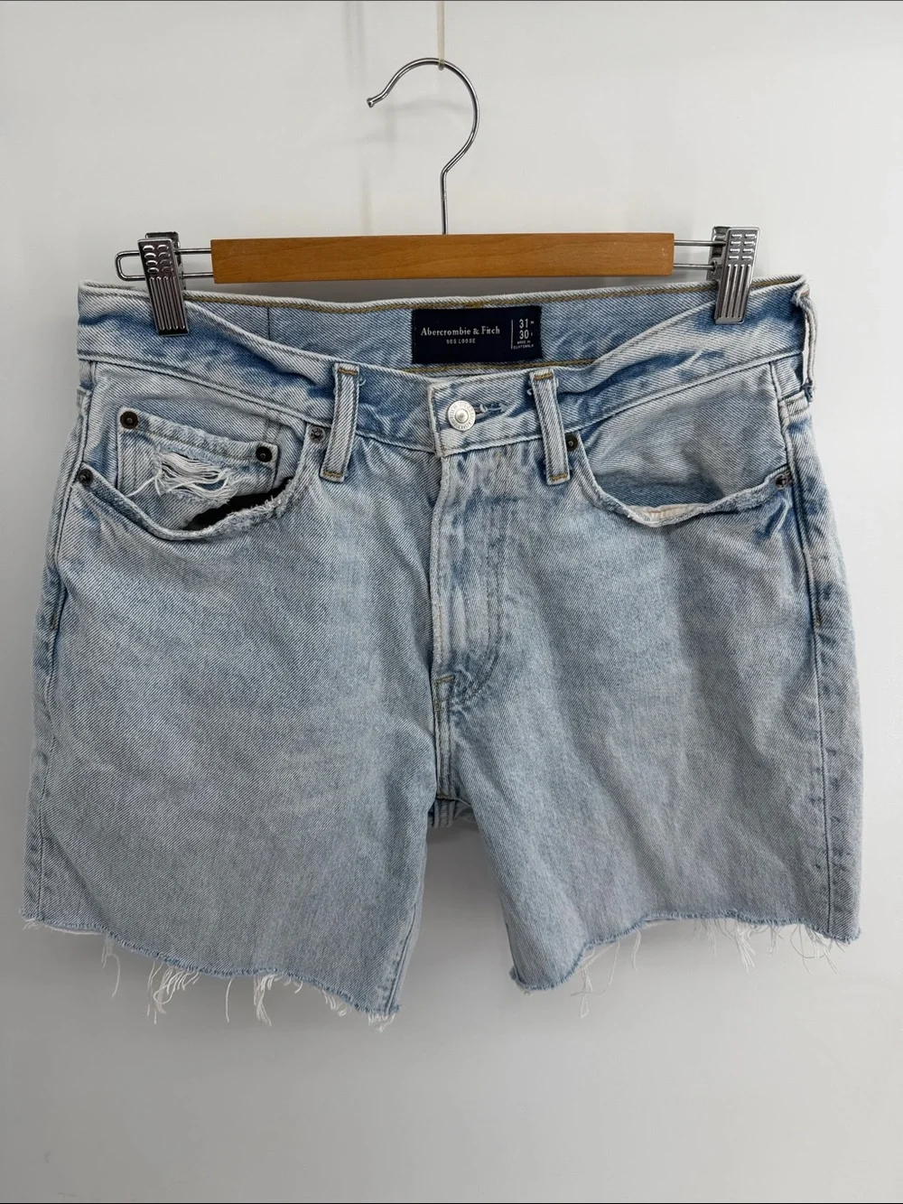 Abercrombie & Fitch 90’s loose fitting long inseam cutoff denim jean shorts 31